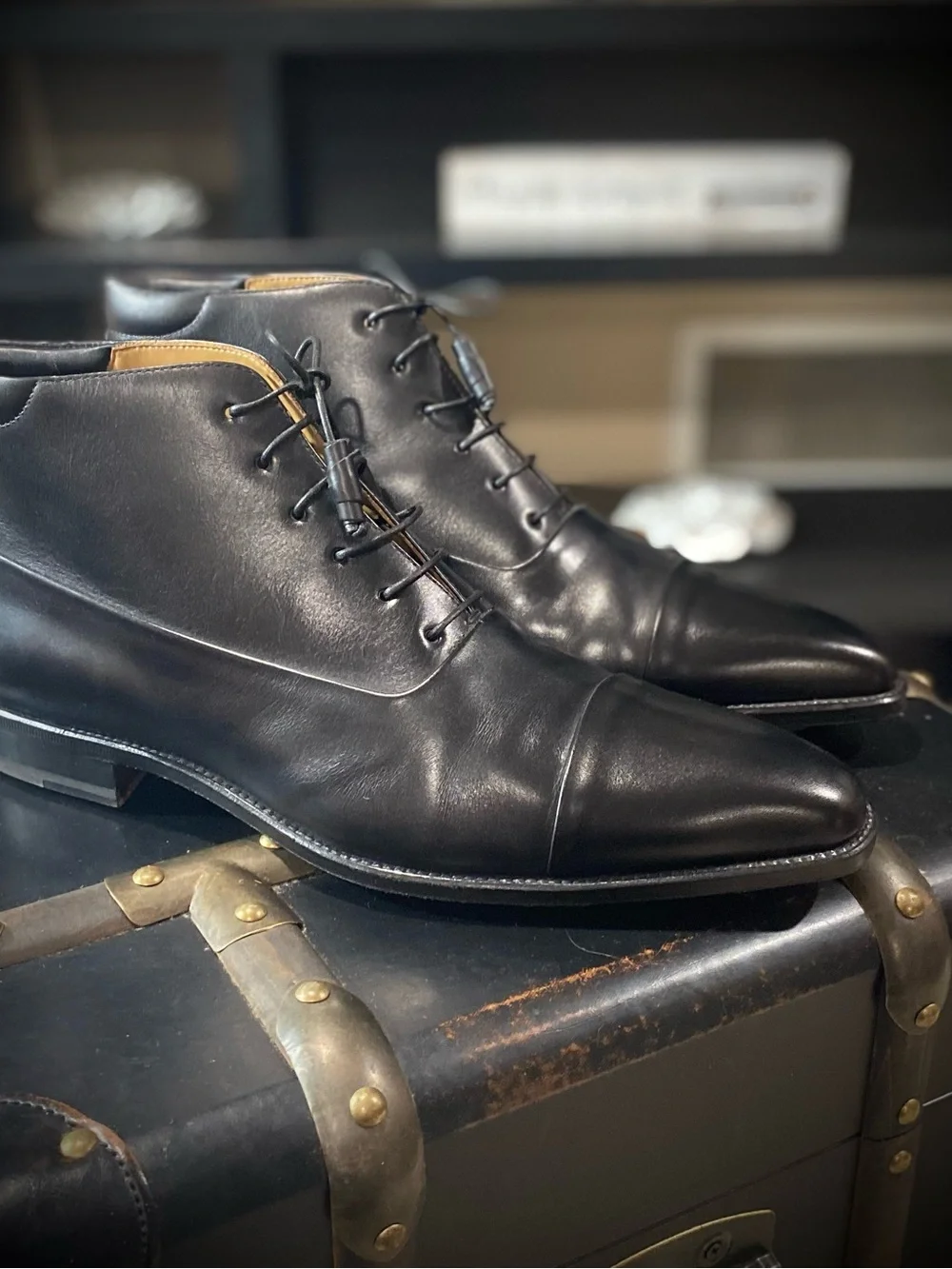 Men's Black Leather Chukka Boots - Sleek Lace-Up Style. Beautiful Italian Q